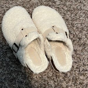 AE Faux Sherpa Clogs (8)